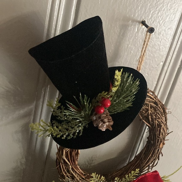 NWT- Beautiful Snowman Wreath Decoration w/ 🎩 Red Velvet Bow & Jingle Bells - Picture 5 of 17